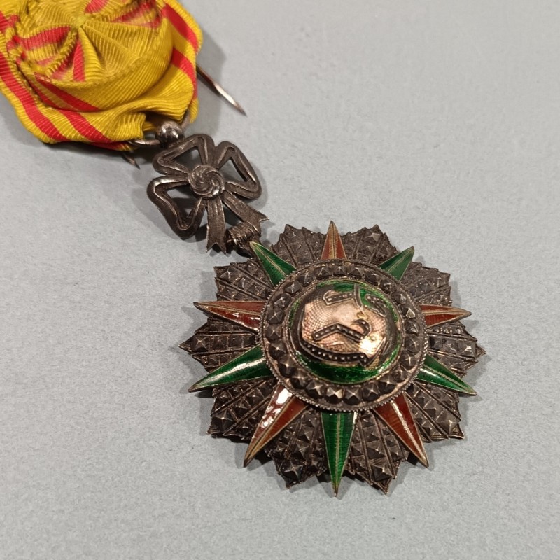 TUNISIE MEDAILLE D'OFFICIER DE L'ORDRE TUNISIEN DU NICHAN IFTIKHAR MUHAMMAD EL NACEUR 1906-1922 EN ARGENT POINCONNEE